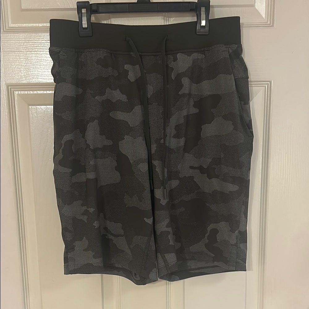 Men's Camouflage lululemon T.H.E shorts 9 inches *linerless, medium